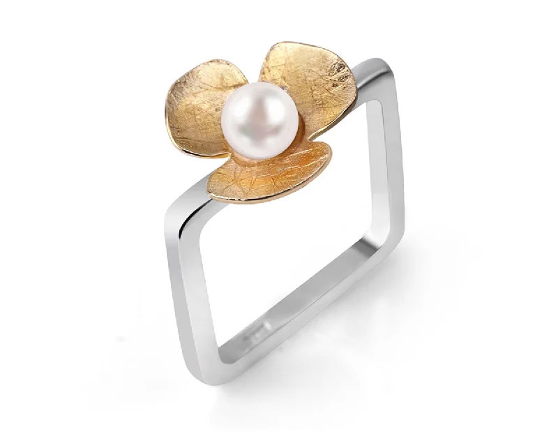 Solitaire Engagement Rings-Pearl Clover Ring