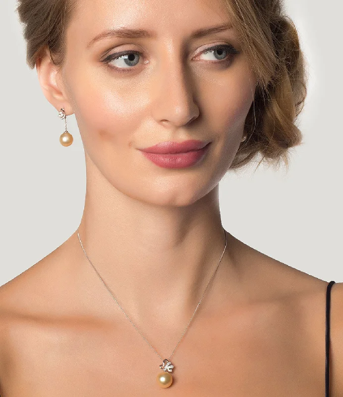 Fashionable Charm Necklaces-Odyssey Golden South Sea Pearl Necklace Set